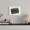 Ett canvasprint med en Chanel