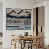 Seinälle ripustettu vuoristomaisema