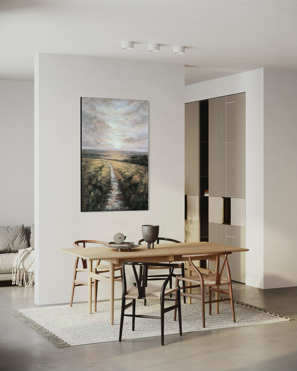 Käsinmaalattu maisema, jossa polku johtaa avoimien peltojen halki kohti valoisaa horisonttia pilvisen taivaan alla.