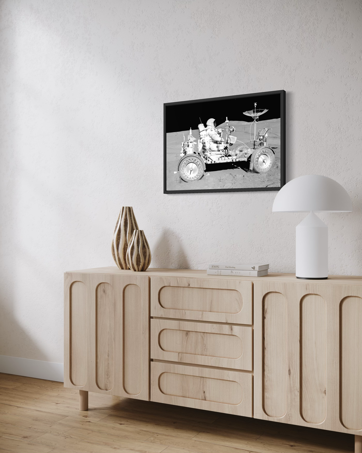 Astronautti David Randolph Scott ajaa Lunar Roving Vehicle -ajoneuvoa Kuun pinnalla Apollo 15-tehtävän aikana.